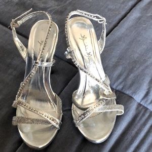Women’s high heels -size 6